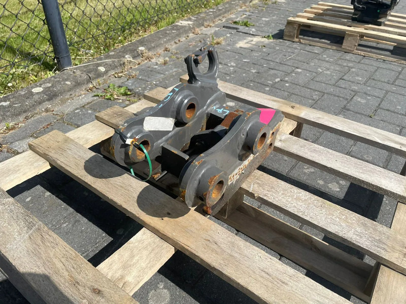SMP S30 | HALF-AUTO QUICK COUPLER | SNELWISSEL | VOLVO EC18 - Demolition shears for Construction machinery: picture 3 SMP S30 | HALF-AUTO QUICK COUPLER | SNELWISSEL | VOLVO EC18 - Demolition shears for Construction machinery: picture 3