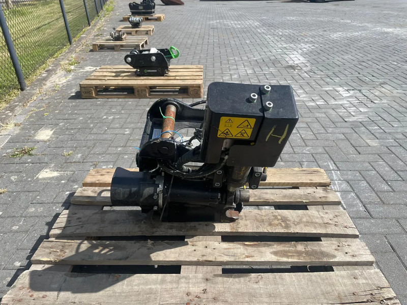STEELWRIST STEELWRIST X06 S40 | TILT ROTATOR | VLS | FPL | RF | NEW / UNUSED - Tiltrotator for Construction machinery: picture 4 STEELWRIST STEELWRIST X06 S40 | TILT ROTATOR | VLS | FPL | RF | NEW / UNUSED - Tiltrotator for Construction machinery: picture 4