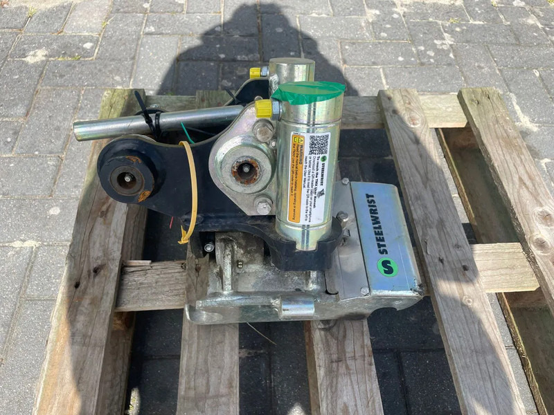 Sanderson STEELWRIST TMX S30 -180HA | TILT QUICKCOUPLER | TILTING COUPLER | NEW - Tiltrotator for Construction machinery: picture 2 Sanderson STEELWRIST TMX S30 -180HA | TILT QUICKCOUPLER | TILTING COUPLER | NEW - Tiltrotator for Construction machinery: picture 2