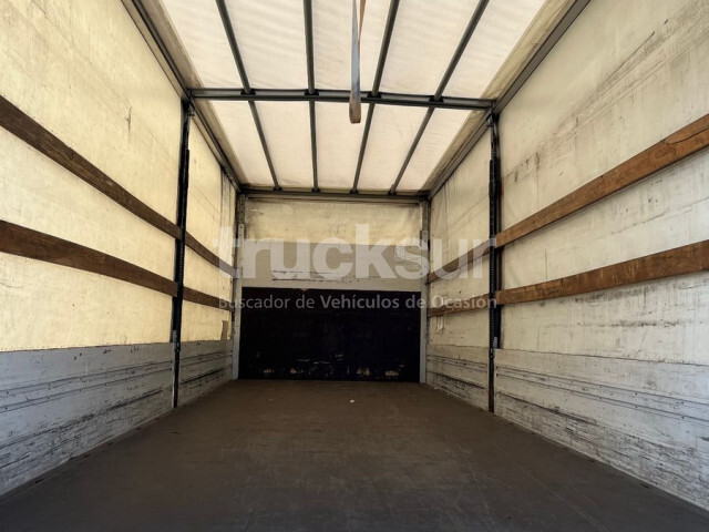 RENAULT D280.16 - Curtainsider truck: picture 4 RENAULT D280.16 - Curtainsider truck: picture 4