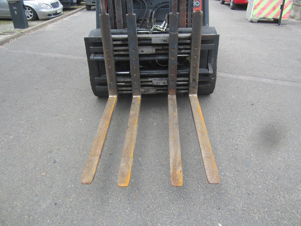 Fenwick H40D - Diesel forklift: picture 2 Fenwick H40D - Diesel forklift: picture 2