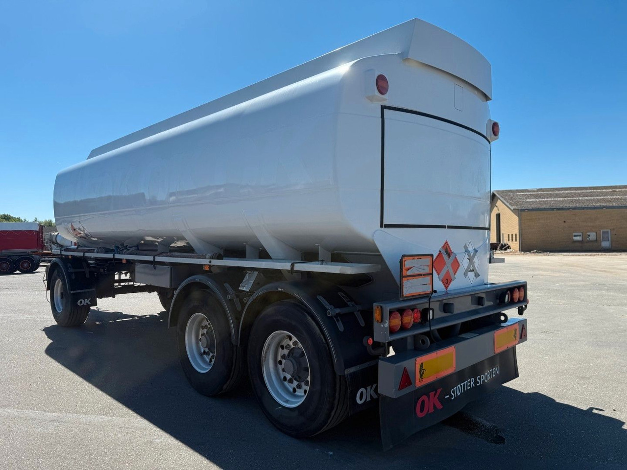HMK Bilcon 3 axle 27.000 l. ADR 5 rooms - Tank trailer: picture 4 HMK Bilcon 3 axle 27.000 l. ADR 5 rooms - Tank trailer: picture 4