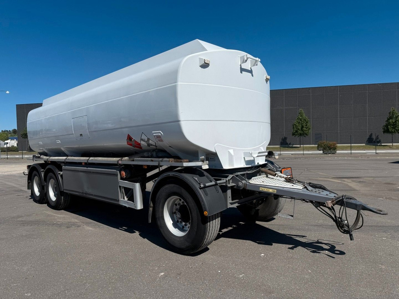 HMK Bilcon 3 axle 27.000 l. ADR 5 rooms - Tank trailer: picture 2 HMK Bilcon 3 axle 27.000 l. ADR 5 rooms - Tank trailer: picture 2
