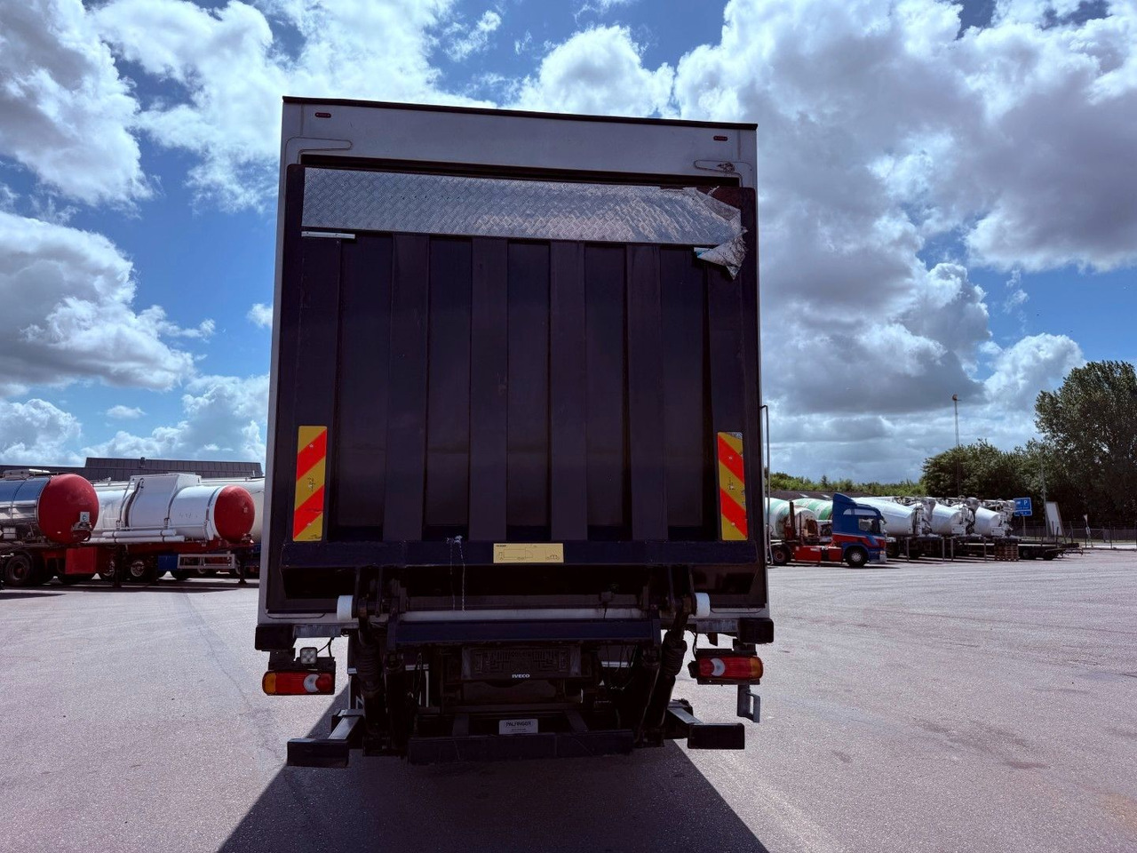 Refrigerator truck Iveco 180E32 4x2 Schmitz / Thermo King T-1200R Spectru Iveco 180E32 4x2 Schmitz / Thermo King T-1200R Spectru: picture 13