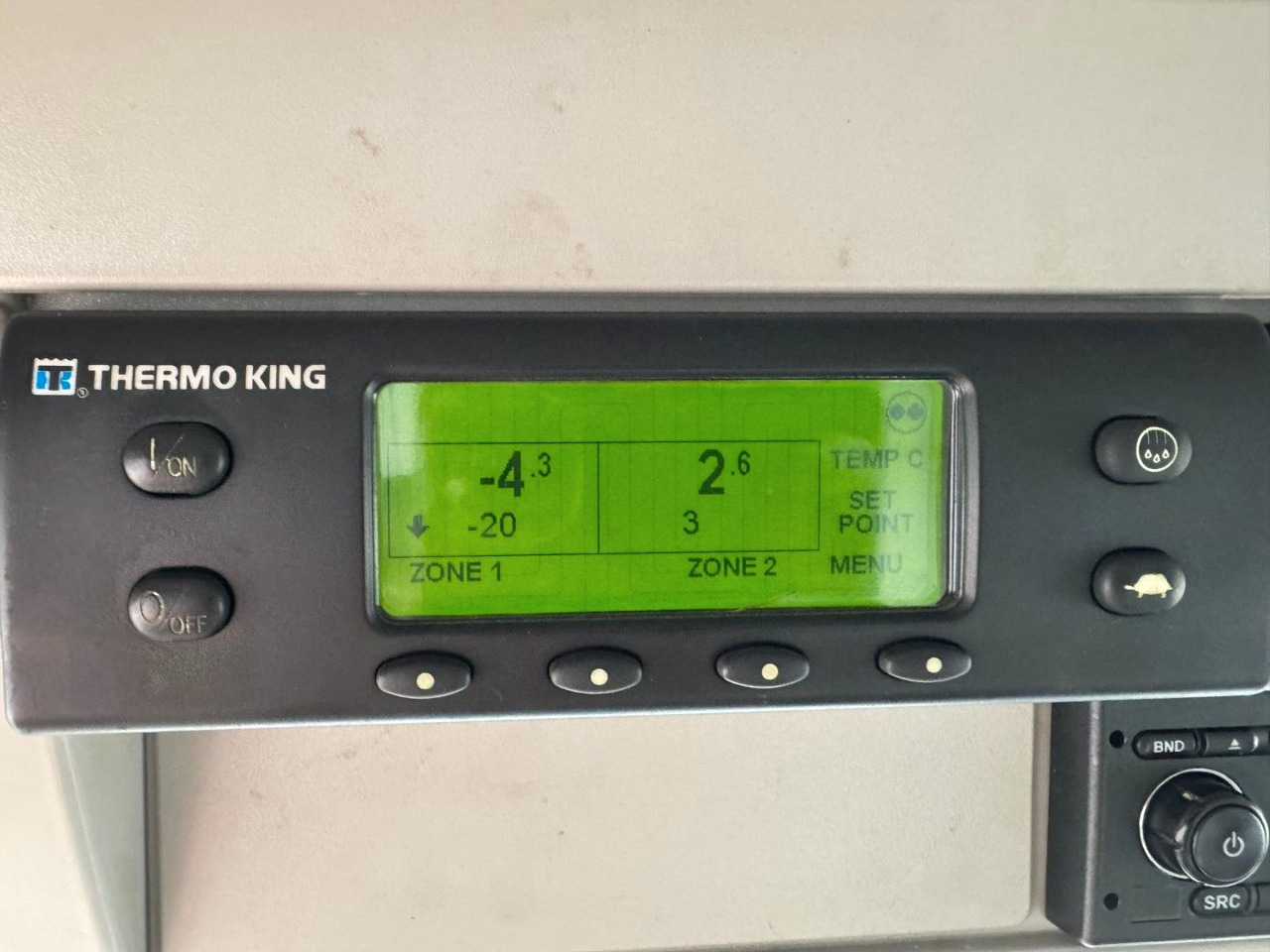 Refrigerator truck Iveco 180E32 4x2 Schmitz / Thermo King T-1200R Spectru Iveco 180E32 4x2 Schmitz / Thermo King T-1200R Spectru: picture 17