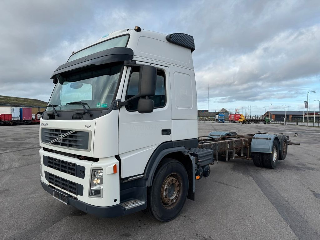 Volvo FM340 6x2 Globetrotter Chassis / Fahrgestell - Cab chassis truck: picture 1 Volvo FM340 6x2 Globetrotter Chassis / Fahrgestell - Cab chassis truck: picture 1