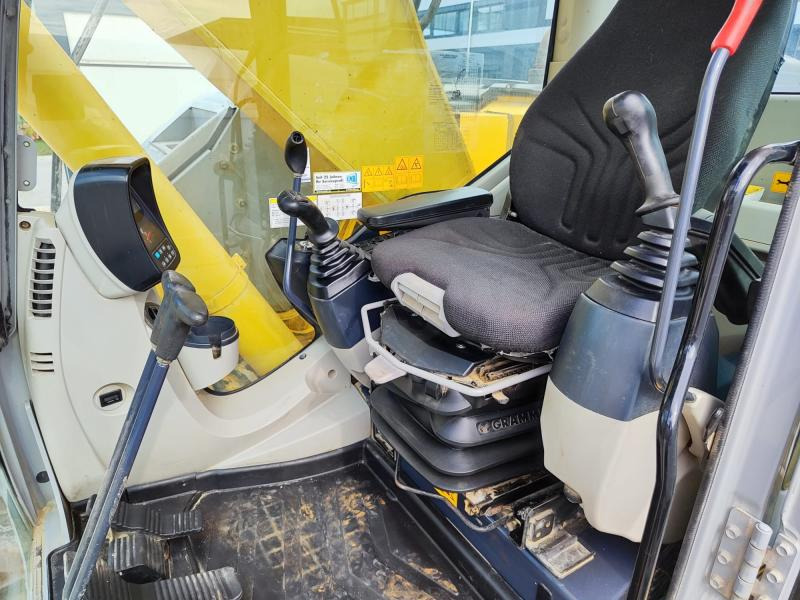 New Holland E235B SR-2 - Crawler excavator: picture 5 New Holland E235B SR-2 - Crawler excavator: picture 5