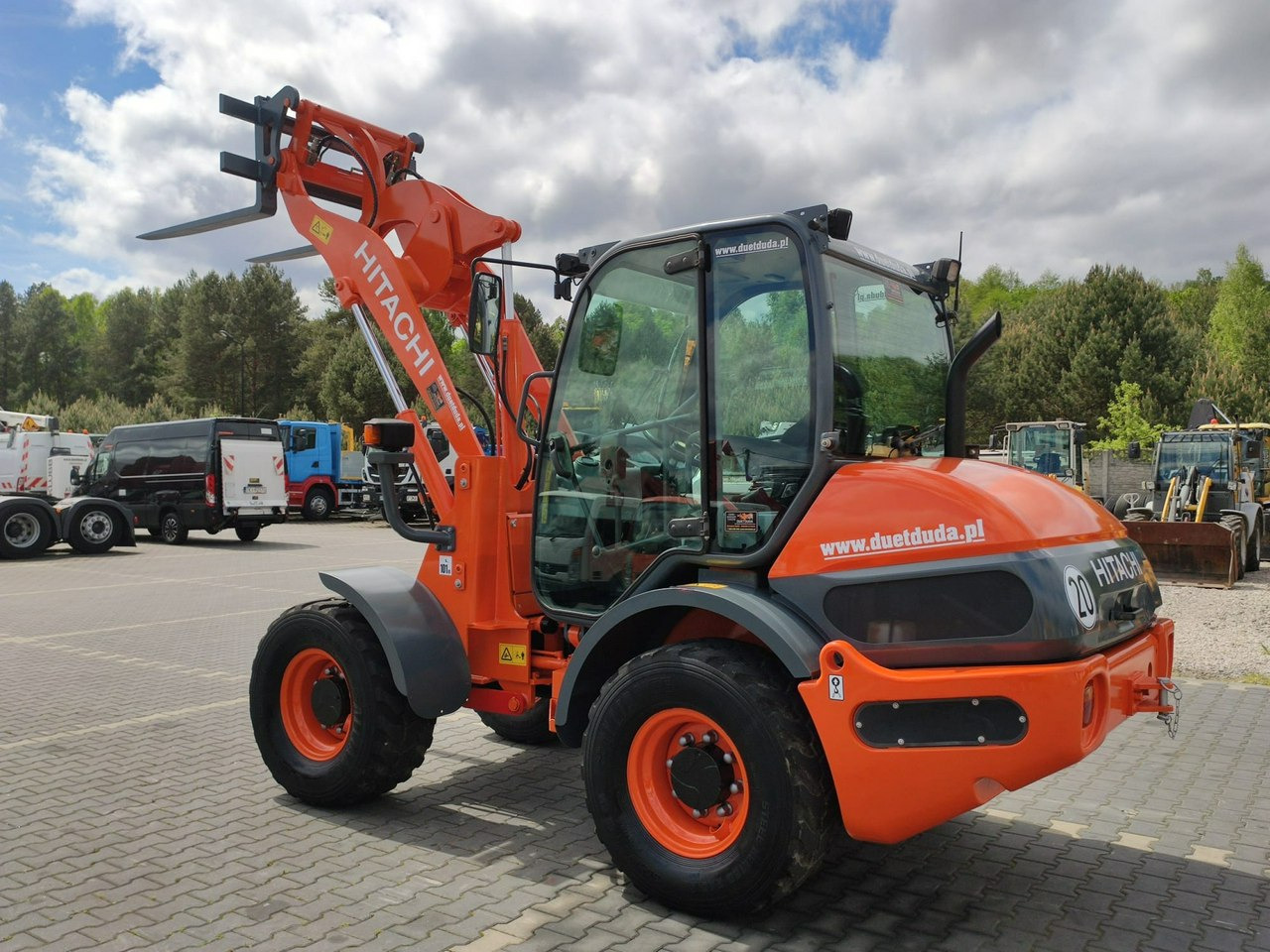 Hitachi ZW75 Wheel Loader Szybko-Złącze Widły Stan Bardzo Dobry - Wheel loader: picture 4 Hitachi ZW75 Wheel Loader Szybko-Złącze Widły Stan Bardzo Dobry - Wheel loader: picture 4