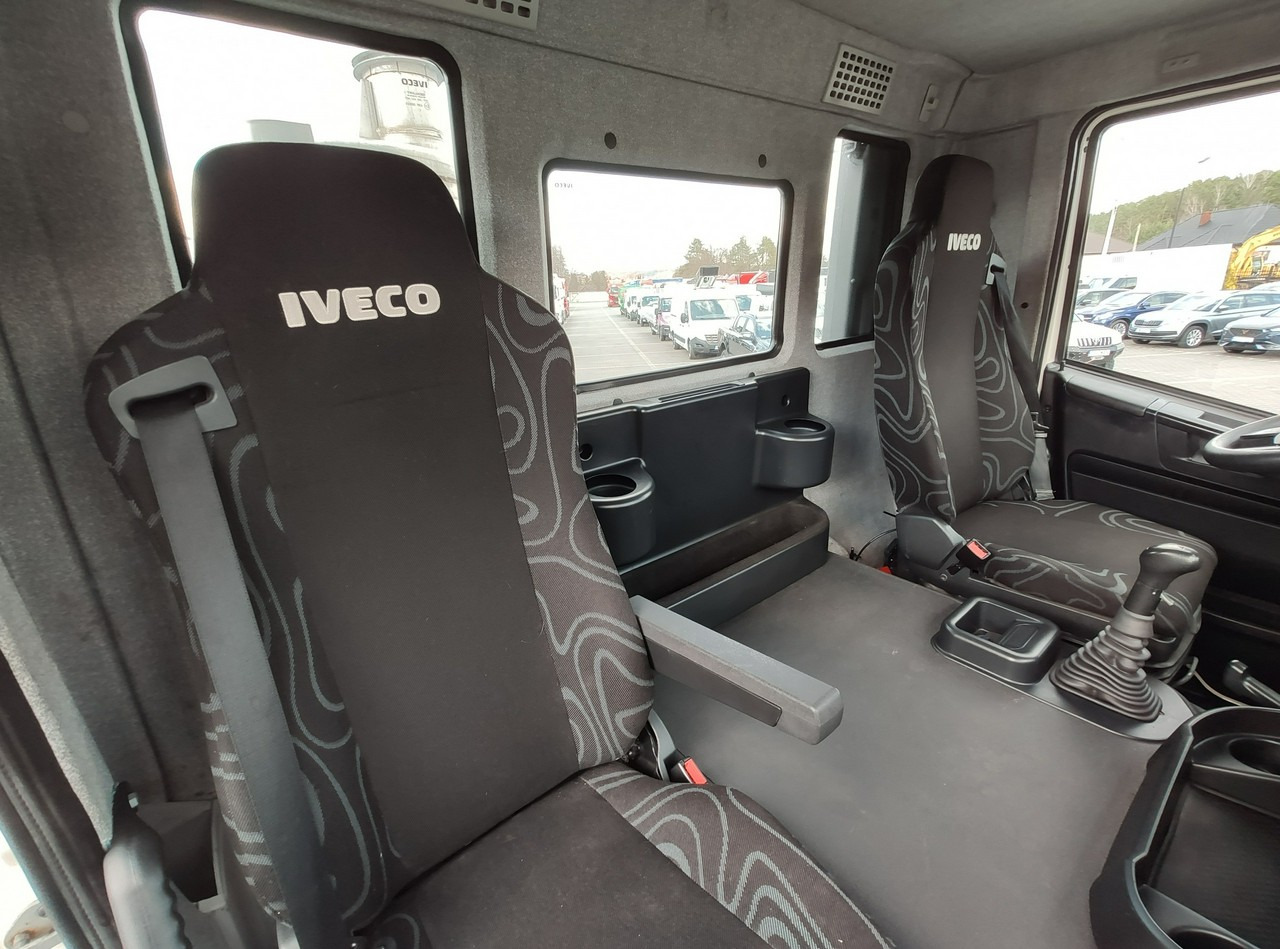 Lease a Iveco Trakerr 26.410 6x4 Manual Mały Przebieg tylko-46000km Iveco Trakerr 26.410 6x4 Manual Mały Przebieg tylko-46000km: picture 31