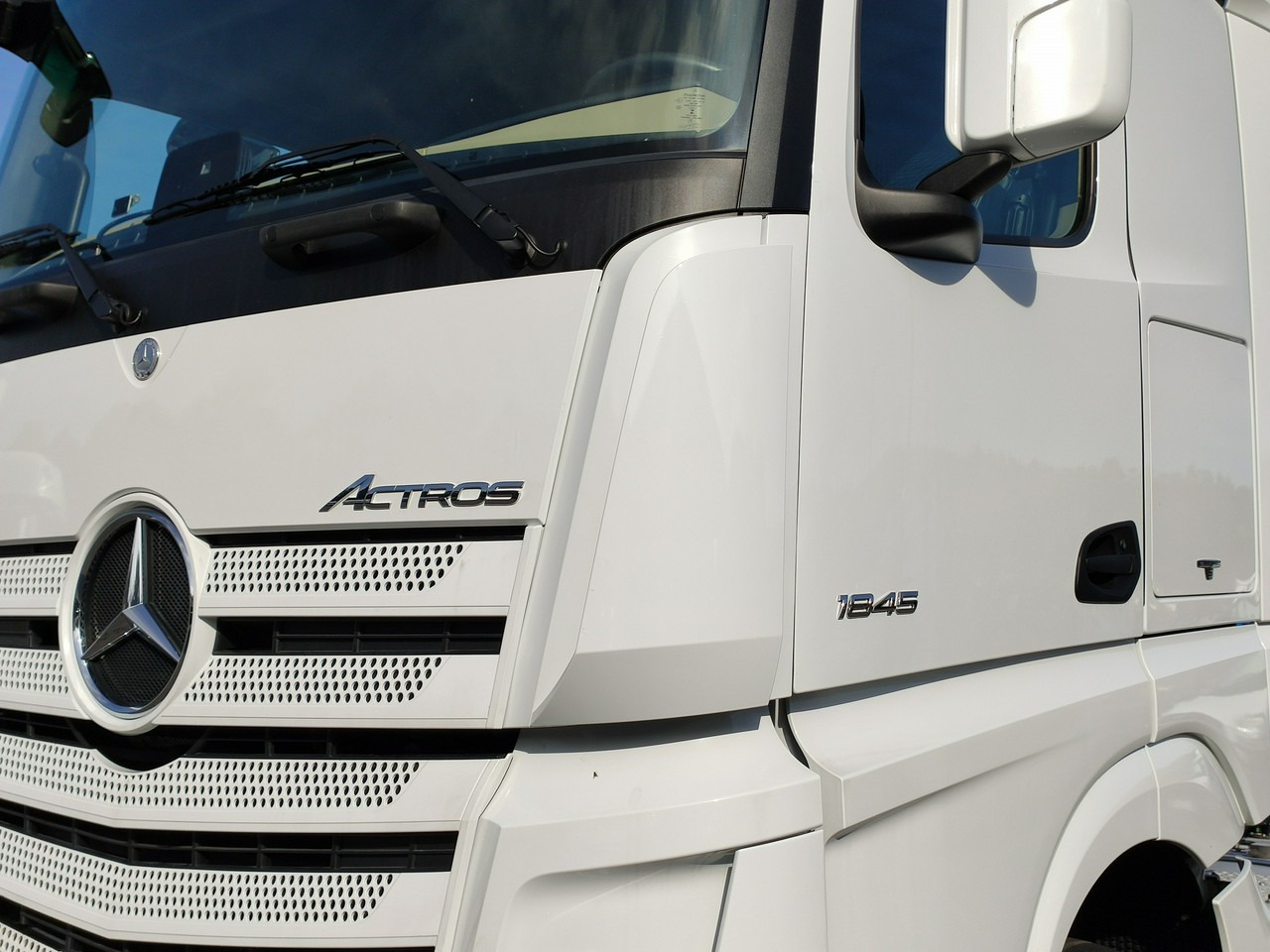 Mercedes ACTROS 1845 Euro 6 Stream Space Standard !!! - Tractor unit: picture 3 Mercedes ACTROS 1845 Euro 6 Stream Space Standard !!! - Tractor unit: picture 3