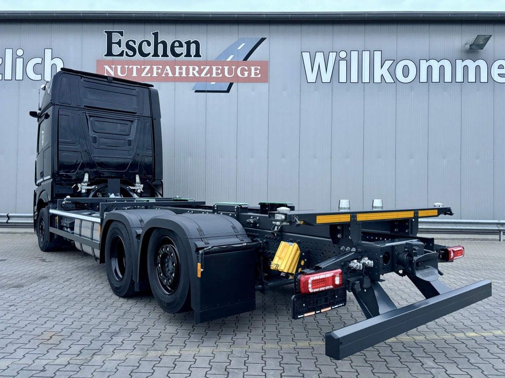 Mercedes-Benz 2542 L 6x2 F 13 Actros GigaSpace - Container transporter/ Swap body truck: picture 3 Mercedes-Benz 2542 L 6x2 F 13 Actros GigaSpace - Container transporter/ Swap body truck: picture 3