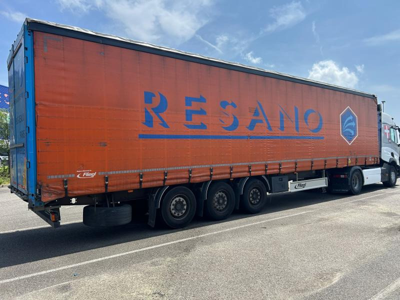 Fliegl - Curtainsider semi-trailer: picture 1 Fliegl - Curtainsider semi-trailer: picture 1