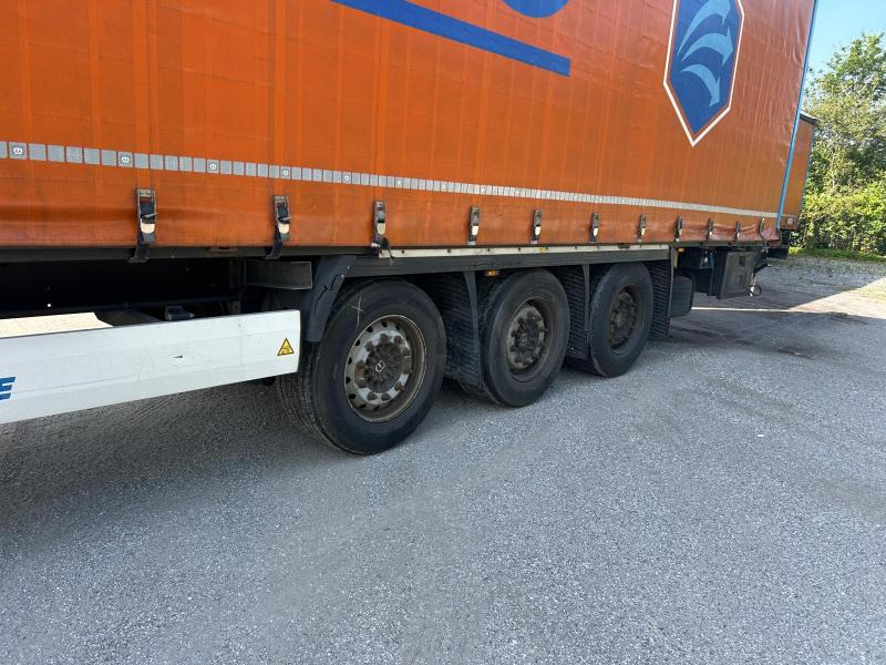 Fliegl - Curtainsider semi-trailer: picture 5 Fliegl - Curtainsider semi-trailer: picture 5