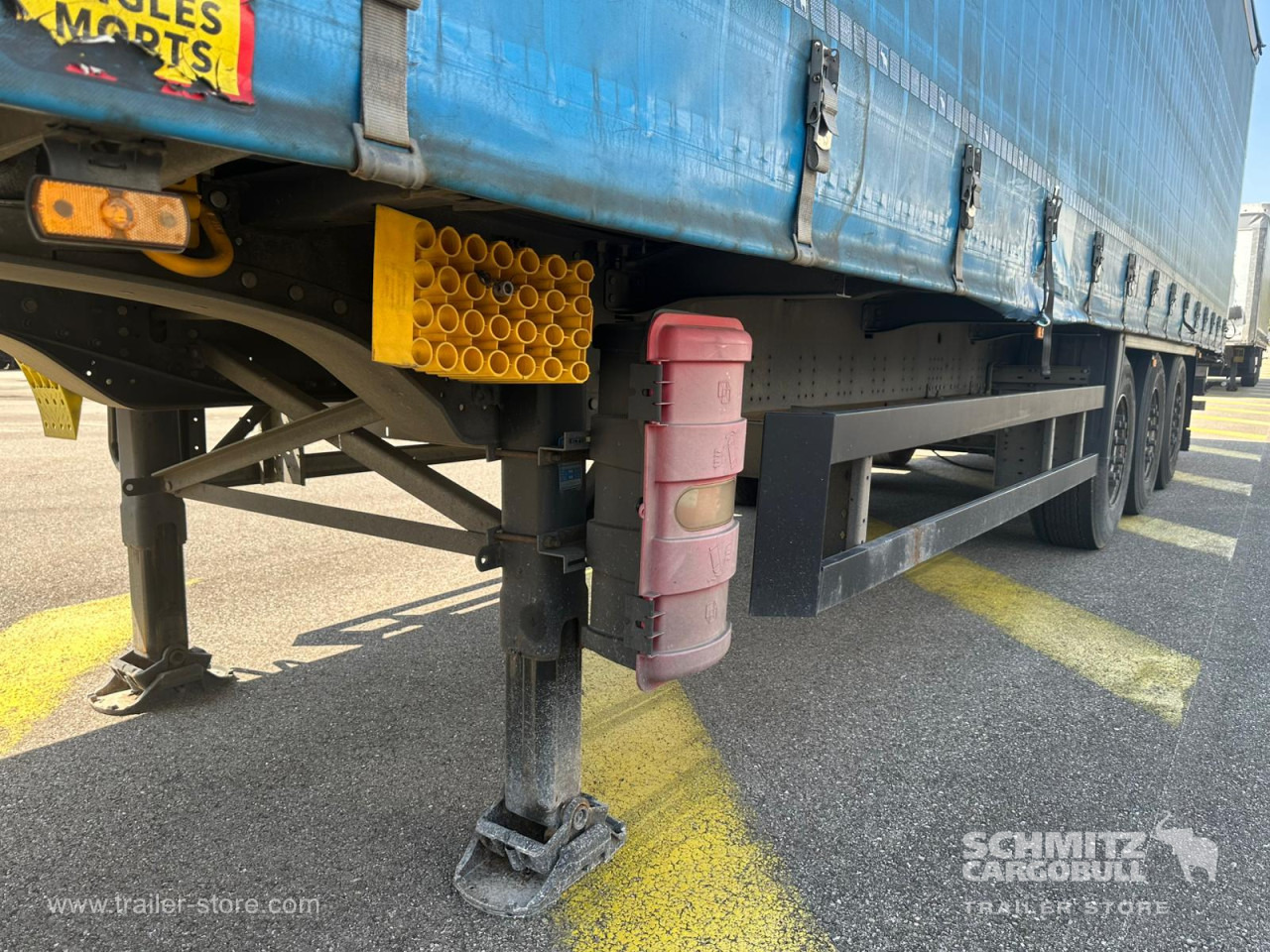 SCHMITZ Curtainsider Standard - Curtainsider semi-trailer: picture 3 SCHMITZ Curtainsider Standard - Curtainsider semi-trailer: picture 3