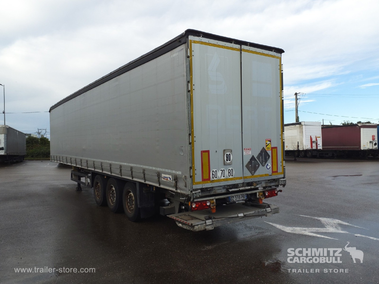 SCHMITZ Curtainsider Standard Taillift - Curtainsider semi-trailer: picture 4 SCHMITZ Curtainsider Standard Taillift - Curtainsider semi-trailer: picture 4