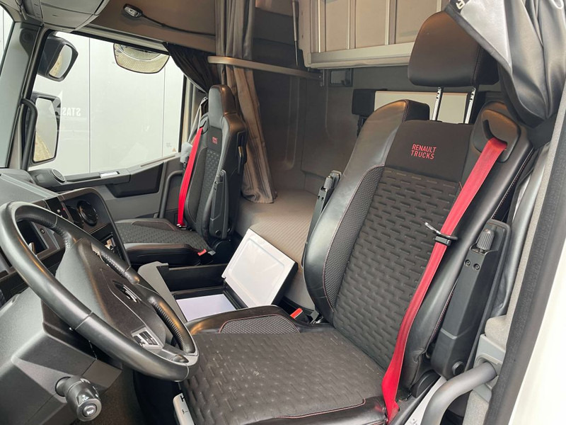 Renault T520 4x2 HIGH new tacho - Parking Airco - Tractor unit: picture 3 Renault T520 4x2 HIGH new tacho - Parking Airco - Tractor unit: picture 3