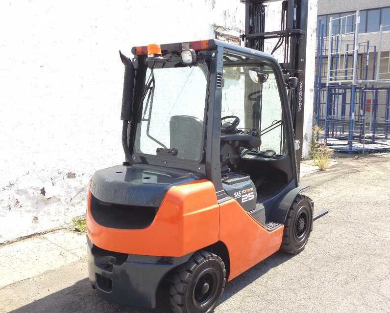 Toyota 06-8 FD 25 F - Diesel forklift: picture 2 Toyota 06-8 FD 25 F - Diesel forklift: picture 2