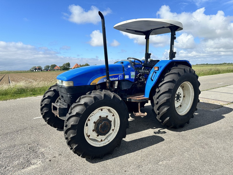 Farm tractor New Holland TD90: picture 1