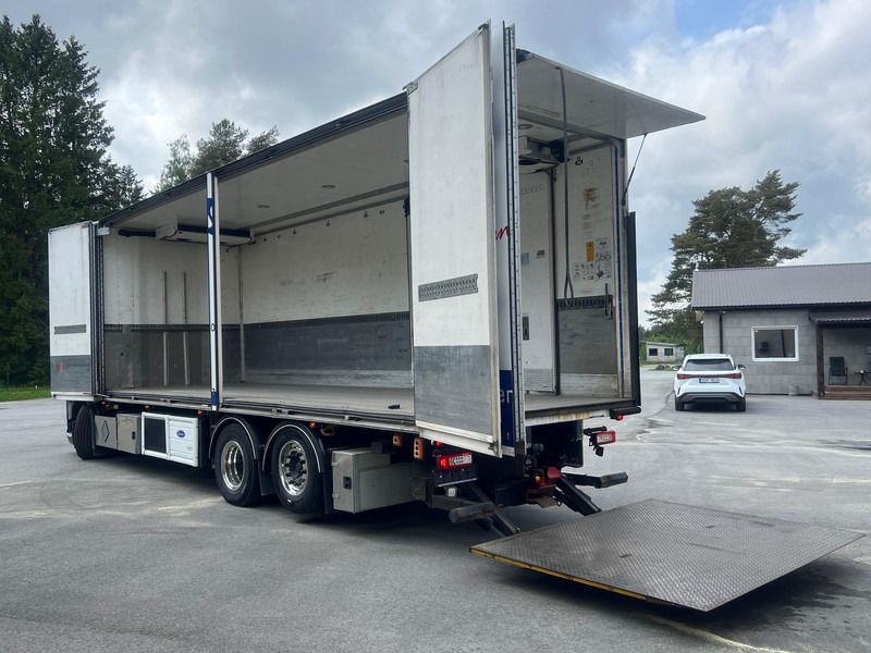 Volvo FH500 6X2*4 -OPEN SIDE -RETARDER -CARRIER SUPRA 1150 - Refrigerator truck: picture 2 Volvo FH500 6X2*4 -OPEN SIDE -RETARDER -CARRIER SUPRA 1150 - Refrigerator truck: picture 2