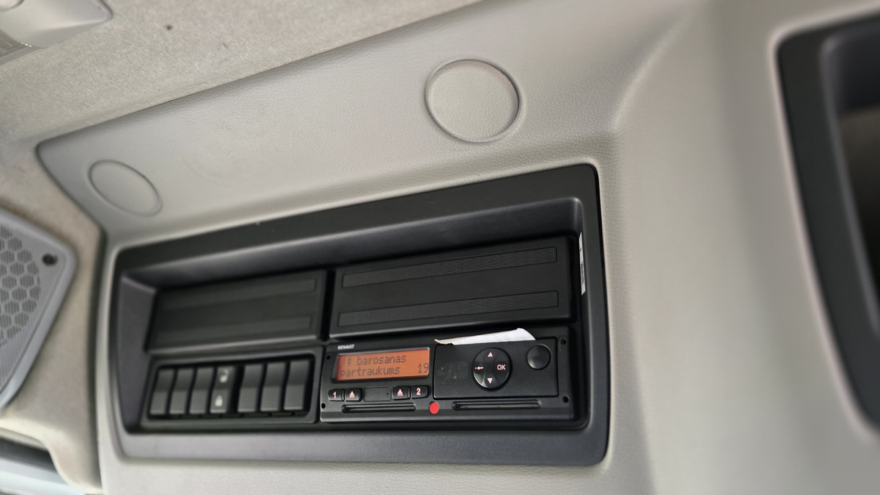 Lease a RENAULT Midlum 190DX, winch, original 46'000km RENAULT Midlum 190DX, winch, original 46'000km: picture 10 Lease a RENAULT Midlum 190DX, winch, original 46'000km RENAULT Midlum 190DX, winch, original 46'000km: picture 10