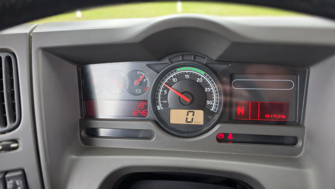 Lease a RENAULT Midlum 190DX, winch, original 46'000km RENAULT Midlum 190DX, winch, original 46'000km: picture 12 Lease a RENAULT Midlum 190DX, winch, original 46'000km RENAULT Midlum 190DX, winch, original 46'000km: picture 12