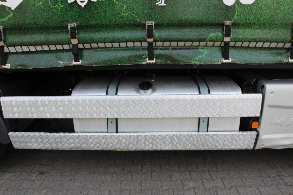MAN TGX 26.480 Plane Stapleraufnahme Lenkachse Zug! - Curtainsider truck: picture 3 MAN TGX 26.480 Plane Stapleraufnahme Lenkachse Zug! - Curtainsider truck: picture 3