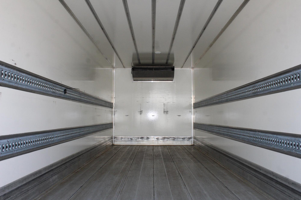 Mercedes-Benz Atego 1221 E6 TK T-800 R Strom Türen+LBW - Refrigerator truck: picture 2 Mercedes-Benz Atego 1221 E6 TK T-800 R Strom Türen+LBW - Refrigerator truck: picture 2