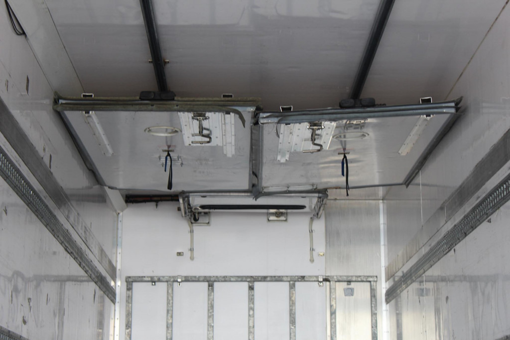 Volvo FM 420 TK T-1200R Bi-Temp Strom Türen LBW Klima - Refrigerator truck: picture 3 Volvo FM 420 TK T-1200R Bi-Temp Strom Türen LBW Klima - Refrigerator truck: picture 3