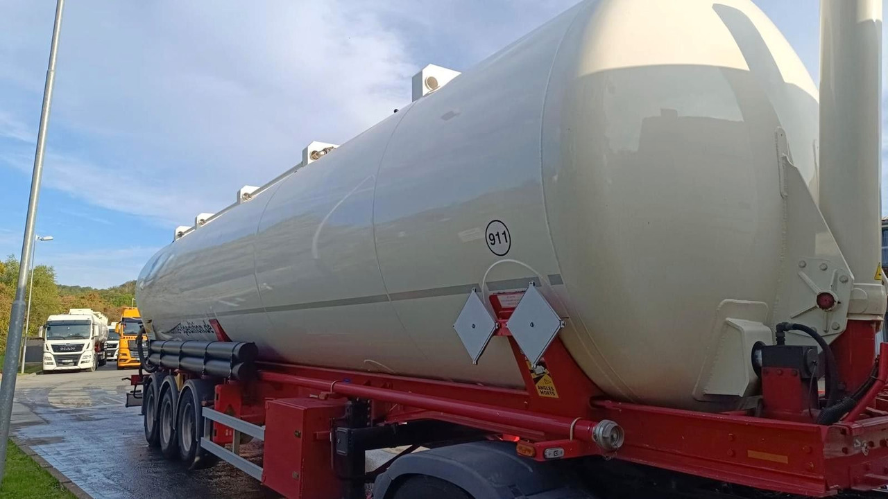 Kässbohrer Kippsilo 60m³ ADR - Silo semi-trailer: picture 2 Kässbohrer Kippsilo 60m³ ADR - Silo semi-trailer: picture 2