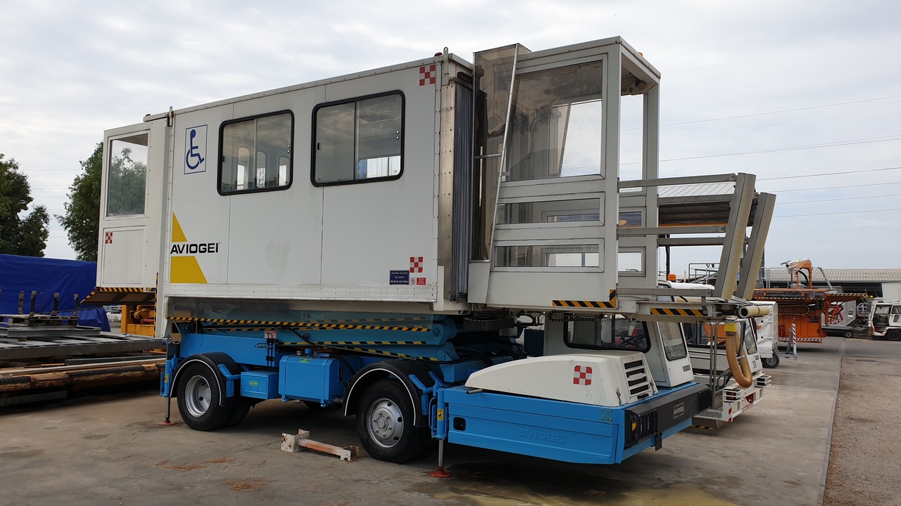 AVIOGEI Ambulift E747 (Half Cab) - Ambulift: picture 1 AVIOGEI Ambulift E747 (Half Cab) - Ambulift: picture 1