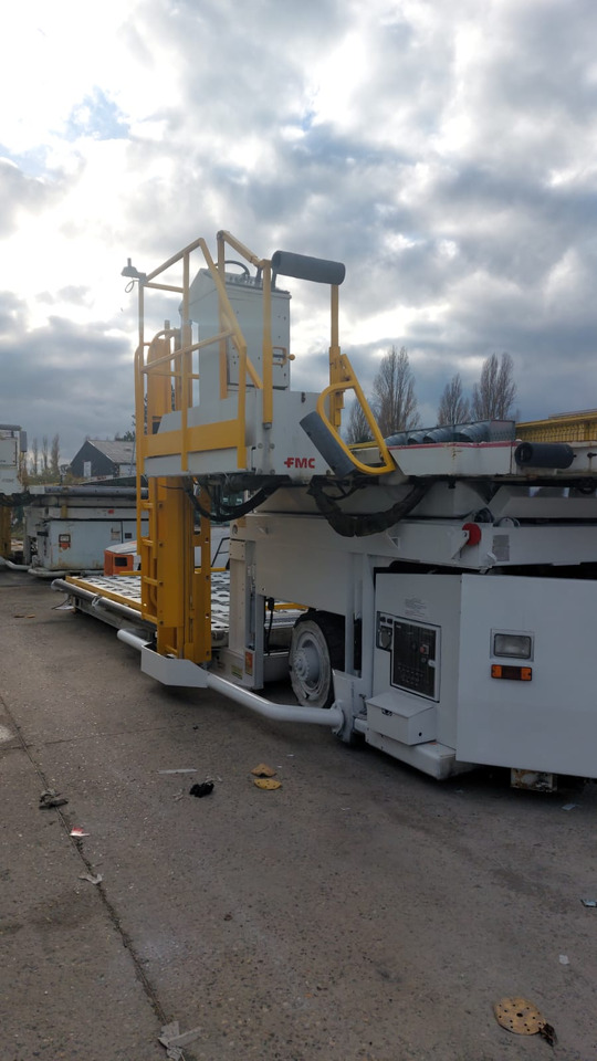 FMC loader Commander 15 Universal Main Deck - Aircraft cargo loader: picture 5 FMC loader Commander 15 Universal Main Deck - Aircraft cargo loader: picture 5