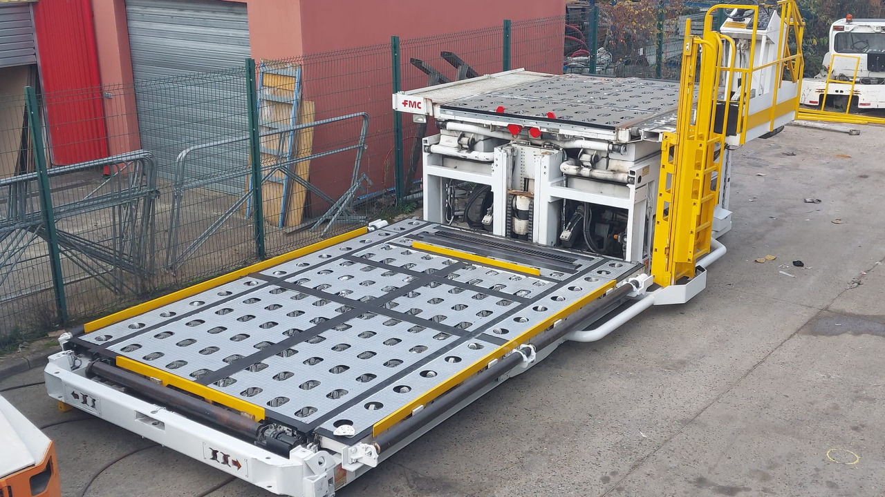 FMC loader Commander 15 Universal Main Deck - Aircraft cargo loader: picture 1 FMC loader Commander 15 Universal Main Deck - Aircraft cargo loader: picture 1