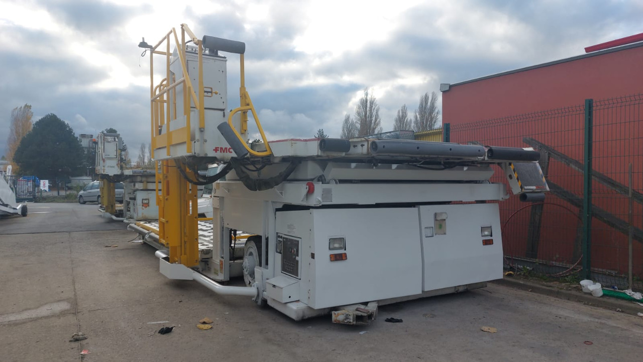 FMC loader Commander 15 Universal Main Deck - Aircraft cargo loader: picture 2 FMC loader Commander 15 Universal Main Deck - Aircraft cargo loader: picture 2
