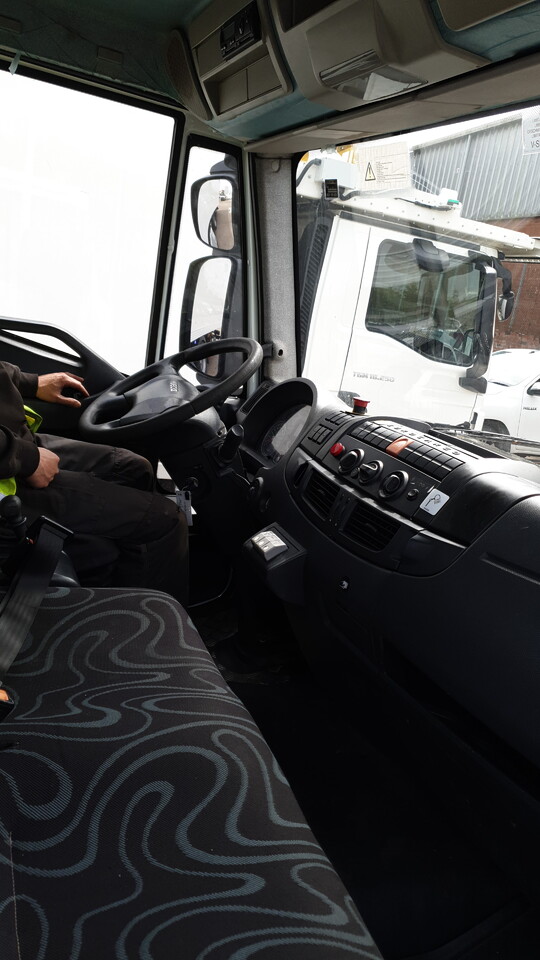 Mallaghan Water truck WSU 3000 on IVECO - Ground support equipment: picture 3 Mallaghan Water truck WSU 3000 on IVECO - Ground support equipment: picture 3