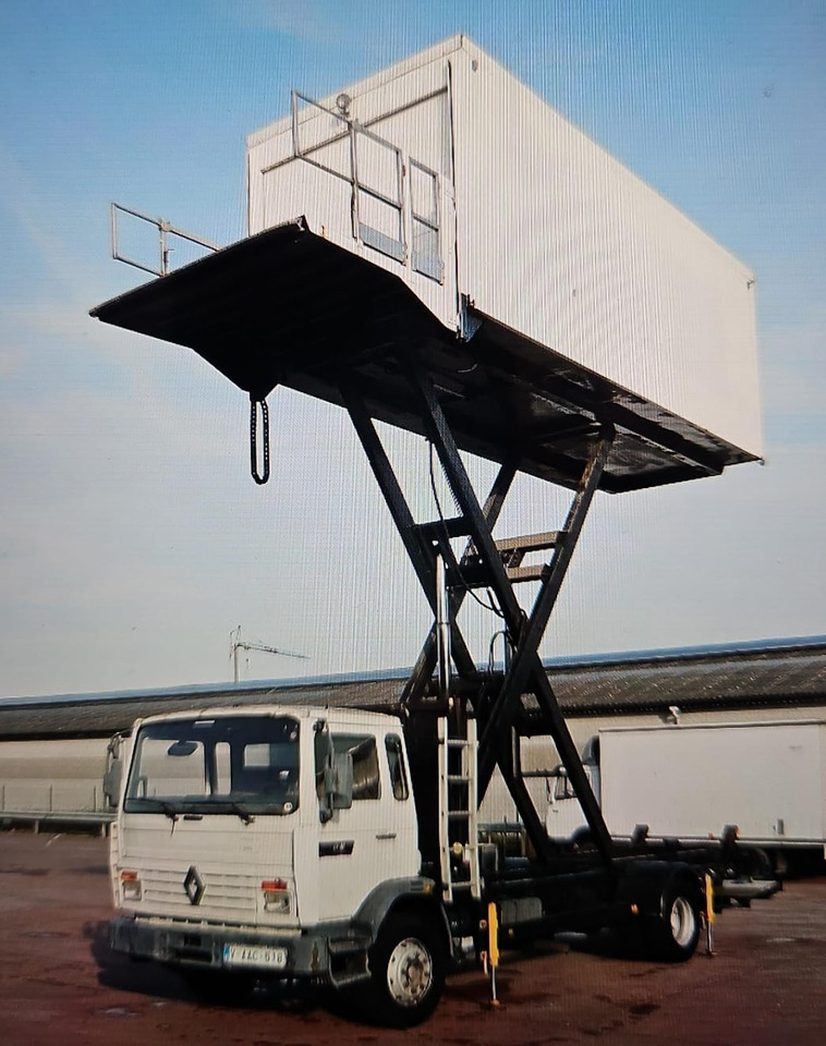 Renault Catering - Airport catering truck: picture 2 Renault Catering - Airport catering truck: picture 2