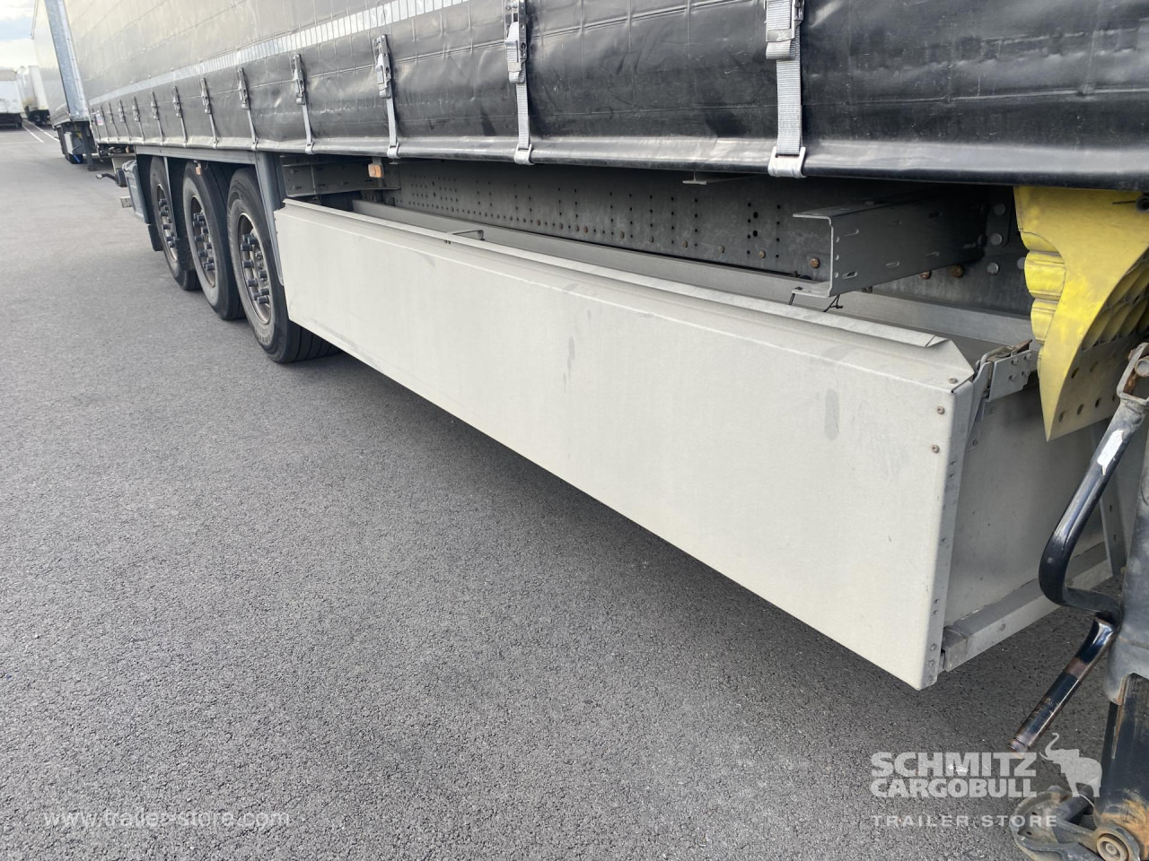 SCHMITZ Curtainsider Standard - Curtainsider semi-trailer: picture 4 SCHMITZ Curtainsider Standard - Curtainsider semi-trailer: picture 4