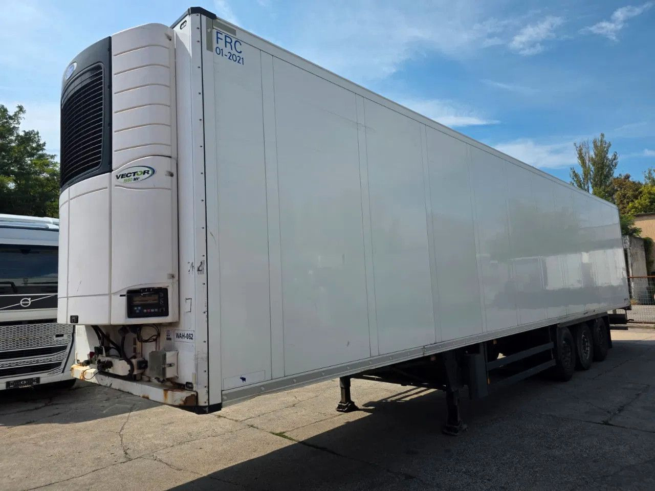 Schmitz Cargobull SCB S3B CARRIER VECTOR 1950 Mt- Lifting Axel-12U - Refrigerator semi-trailer: picture 1 Schmitz Cargobull SCB S3B CARRIER VECTOR 1950 Mt- Lifting Axel-12U - Refrigerator semi-trailer: picture 1