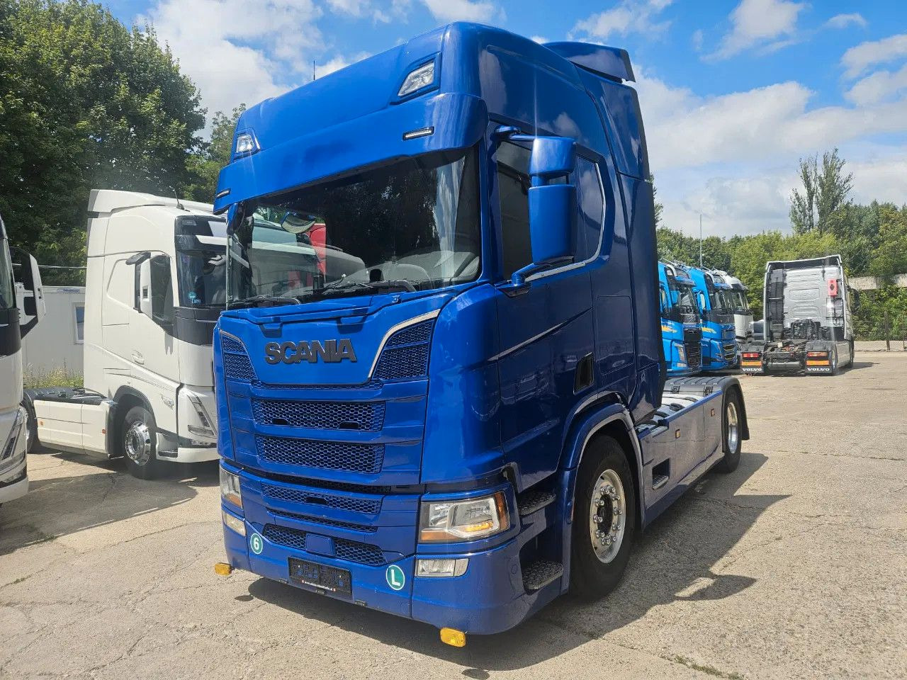Scania R410 Standard - Full Spoiler - Retarder - Alloy - Tractor unit: picture 1 Scania R410 Standard - Full Spoiler - Retarder - Alloy - Tractor unit: picture 1