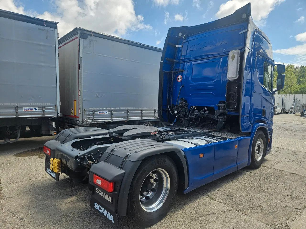 Scania R410 Standard - Full Spoiler - Retarder - Alloy - Tractor unit: picture 3 Scania R410 Standard - Full Spoiler - Retarder - Alloy - Tractor unit: picture 3
