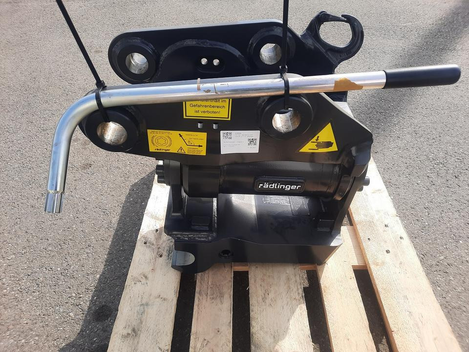 Rädlinger Tilt 5 - 10 to Powertilt Minibagger Schwenkmotor Cat - Tiltrotator for Mini excavator: picture 3 Rädlinger Tilt 5 - 10 to Powertilt Minibagger Schwenkmotor Cat - Tiltrotator for Mini excavator: picture 3