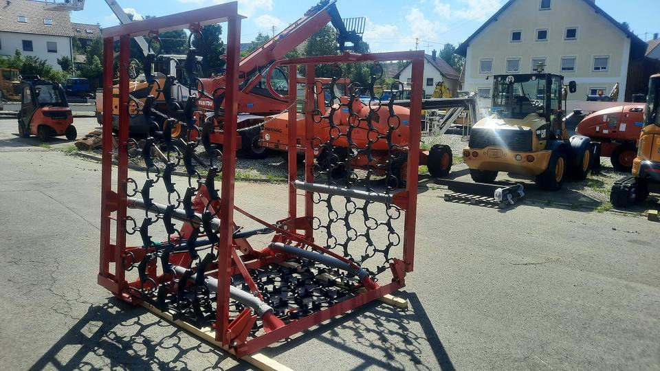 Wiesenegge 6 - 8m Wiesenstriegel Wiesenschleppe Traktor John deer - Chain harrow: picture 4 Wiesenegge 6 - 8m Wiesenstriegel Wiesenschleppe Traktor John deer - Chain harrow: picture 4