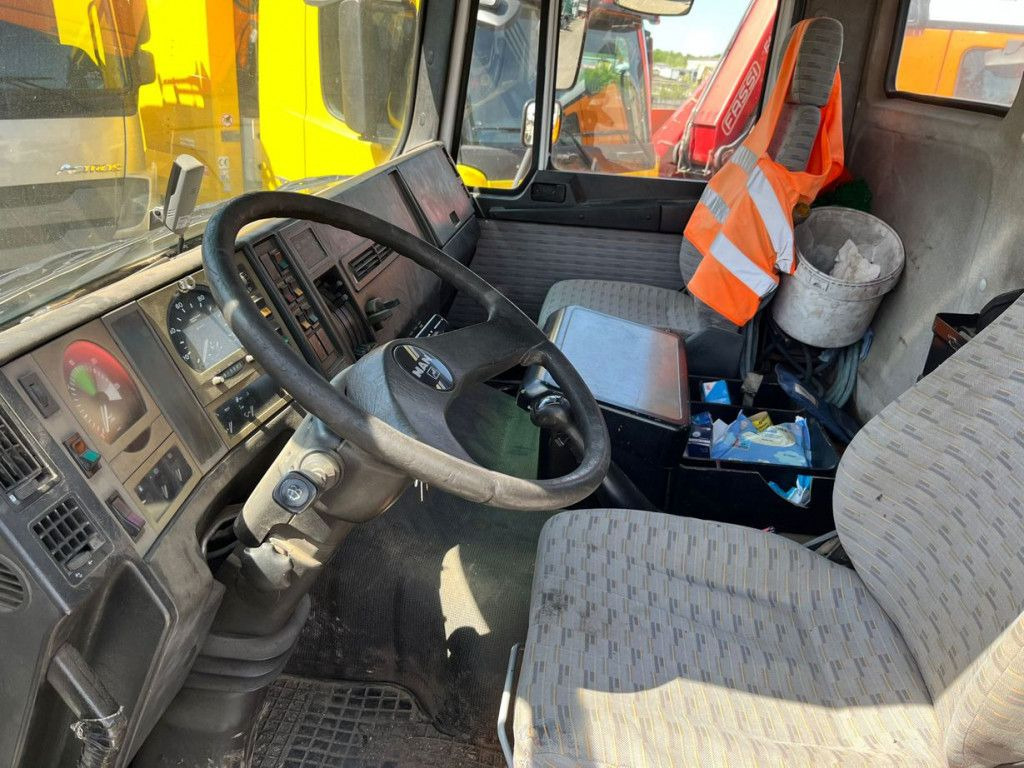 MAN F2000 27.342 6x4 Abrollkipper mit Kran - Crane truck: picture 5 MAN F2000 27.342 6x4 Abrollkipper mit Kran - Crane truck: picture 5