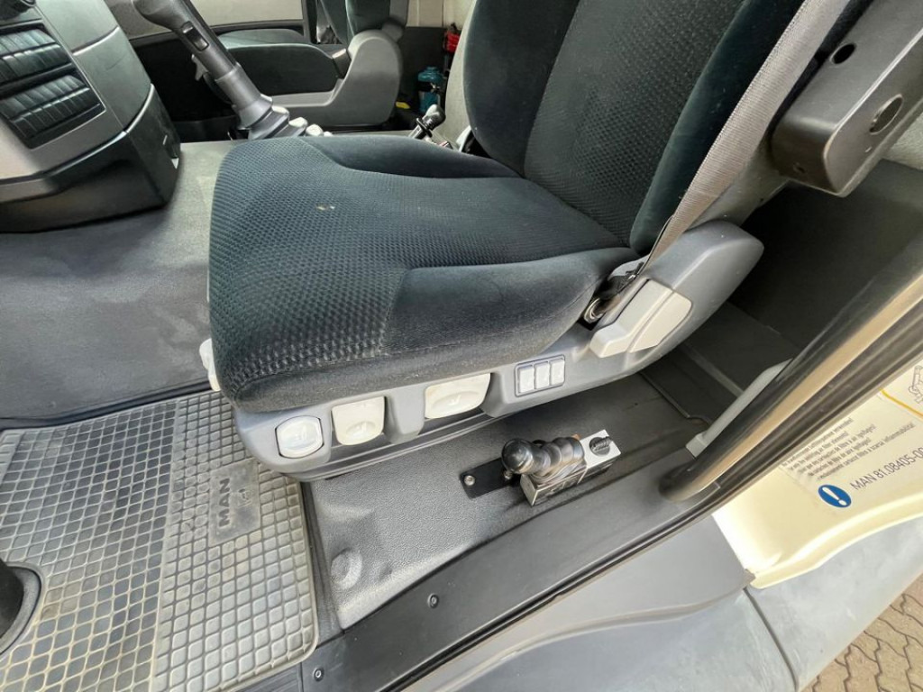 MAN TG-S 26.440 6x4 BB 3-Achs Kipper Schalter - Tipper: picture 3 MAN TG-S 26.440 6x4 BB 3-Achs Kipper Schalter - Tipper: picture 3