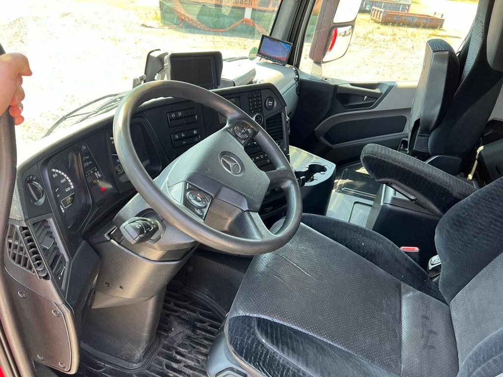 Mercedes-Benz Antos 2540 L 6x2 Pritsche LBW Mercedes-Benz Antos 2540 L 6x2 Pritsche LBW - Beverage truck: picture 5 Mercedes-Benz Antos 2540 L 6x2 Pritsche LBW Mercedes-Benz Antos 2540 L 6x2 Pritsche LBW - Beverage truck: picture 5