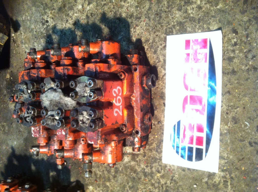 LINDE 668975170862 VW18 5646 + VW18 5657 - 3 SEKCYJNY - Hydraulic valve for Construction machinery: picture 1 LINDE 668975170862 VW18 5646 + VW18 5657 - 3 SEKCYJNY - Hydraulic valve for Construction machinery: picture 1