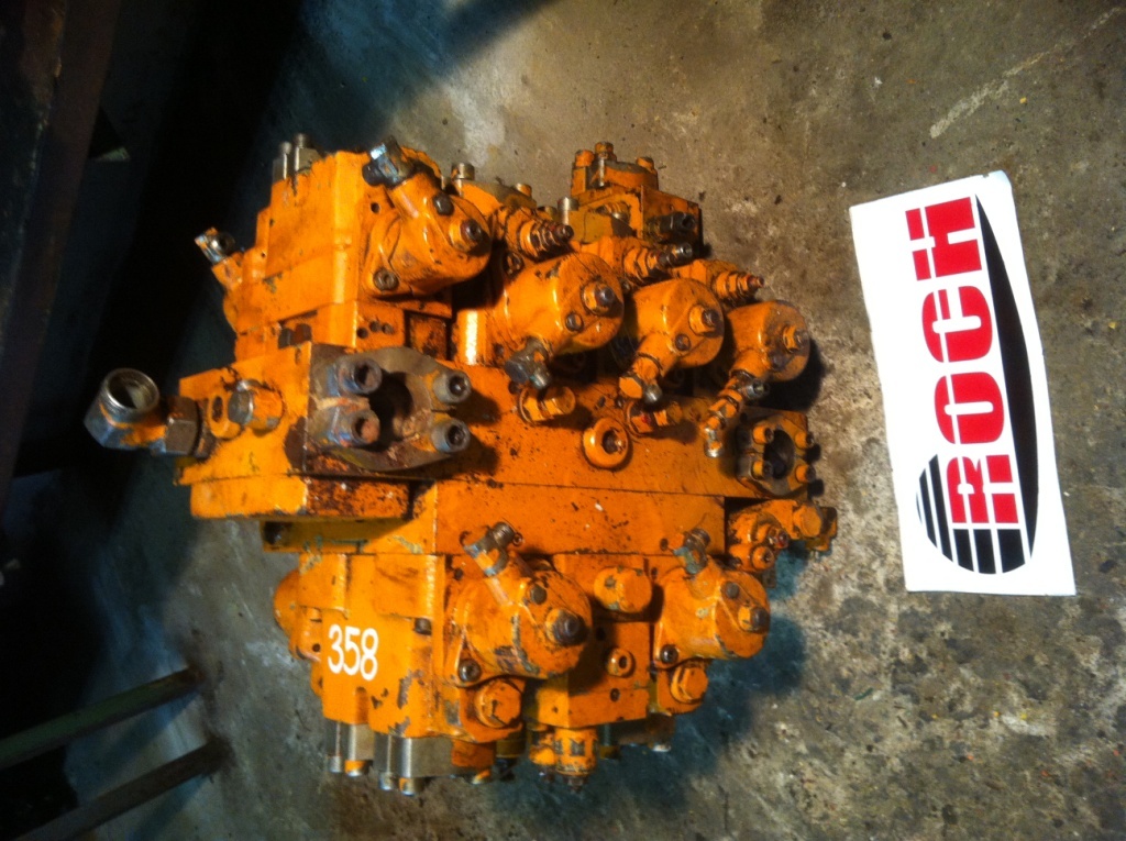 LINDE 669CO20388 7559 - 6 SEKCYJNY + 668C0226733 + 669C025629 + 669C025609 + 669C026644 + 669C026646 + 6610022603 - Hydraulic valve for Construction machinery: picture 1 LINDE 669CO20388 7559 - 6 SEKCYJNY + 668C0226733 + 669C025629 + 669C025609 + 669C026644 + 669C026646 + 6610022603 - Hydraulic valve for Construction machinery: picture 1