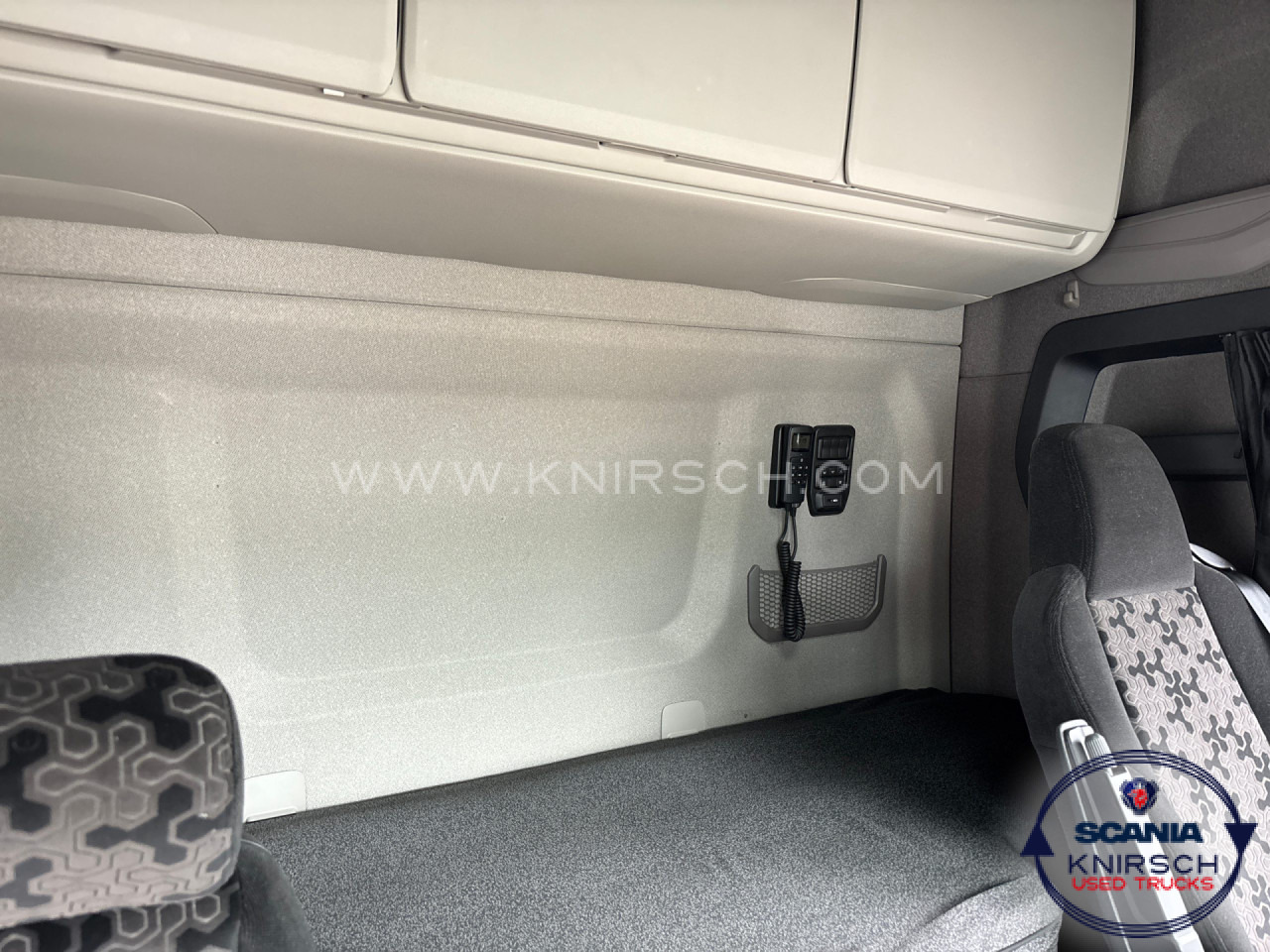 SCANIA R460A4x2EB / LowLiner / Hub-Sattelkupplung - Tractor unit: picture 3 SCANIA R460A4x2EB / LowLiner / Hub-Sattelkupplung - Tractor unit: picture 3