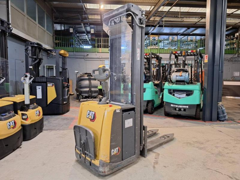 Caterpillar NSV16P - Stacker: picture 2 Caterpillar NSV16P - Stacker: picture 2