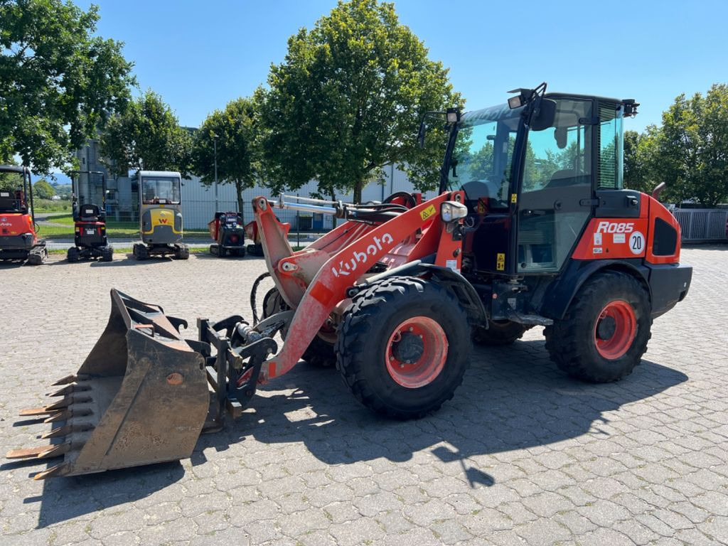 Kubota R 085, Bj 19, 1820 BH, SWE, Schaufel, Gabel - Wheel loader: picture 1 Kubota R 085, Bj 19, 1820 BH, SWE, Schaufel, Gabel - Wheel loader: picture 1