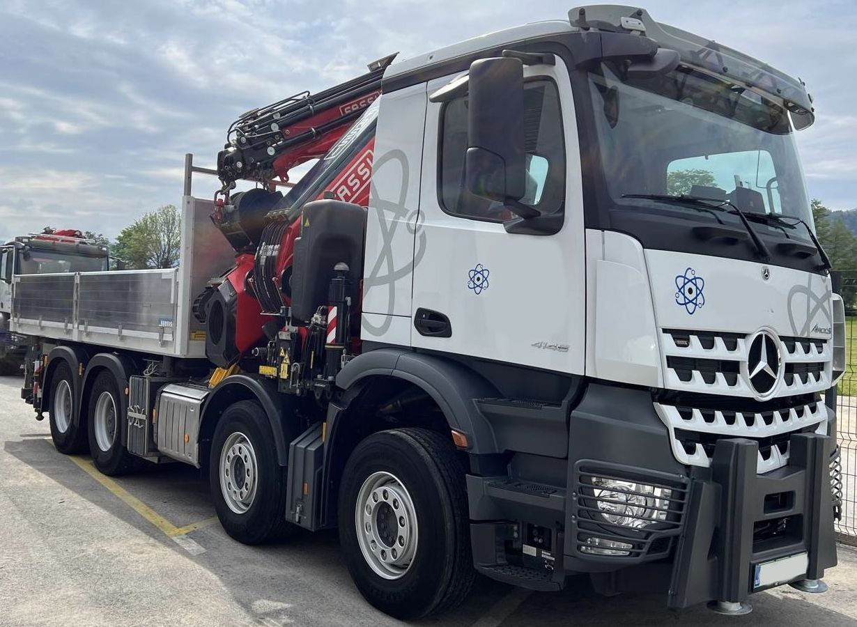 MERCEDES-BENZ Hiab Palfinger Fassi F990-8 JIB-6 - Crane truck: picture 1 MERCEDES-BENZ Hiab Palfinger Fassi F990-8 JIB-6 - Crane truck: picture 1
